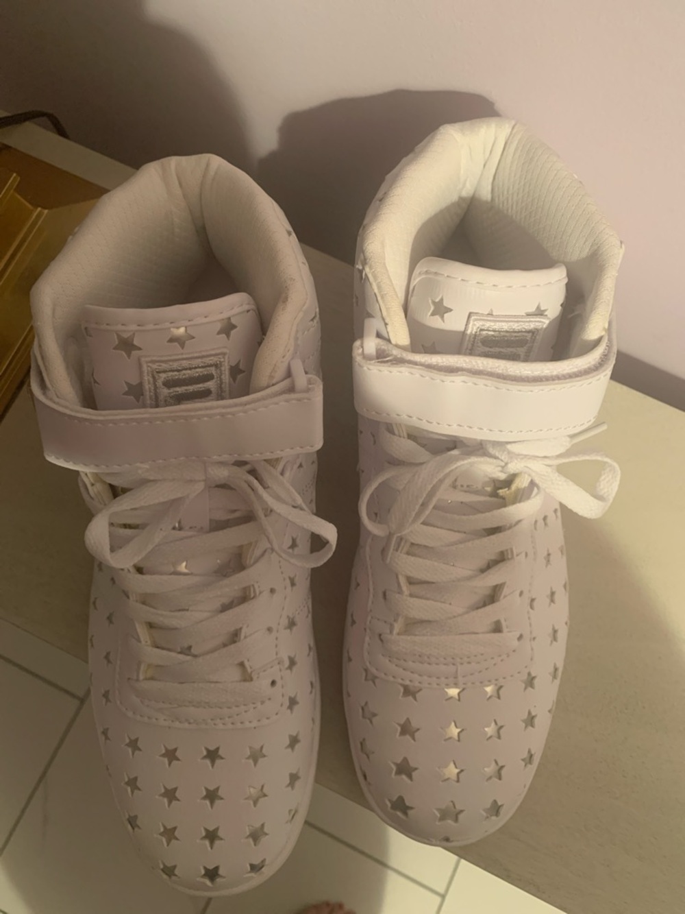 NWOT Fila -Womens White Star-Accent High Top Sneakers - Picture 3 of 8
